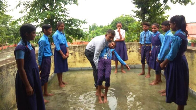 छात्र-छात्राओं को किया गया जागरूक