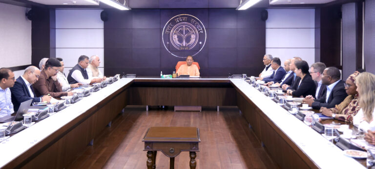 मुख्यमंत्री ने फिल्म सिटी परियोजना के सम्बन्ध में उच्चस्तरीय बैठक की