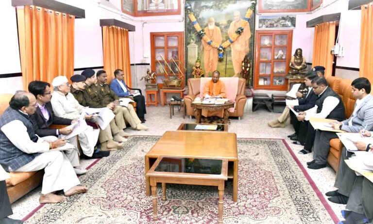 मुख्यमंत्री ने  गोरखपुर में मकर संक्रांति मेले की तैयारियों की समीक्षा की