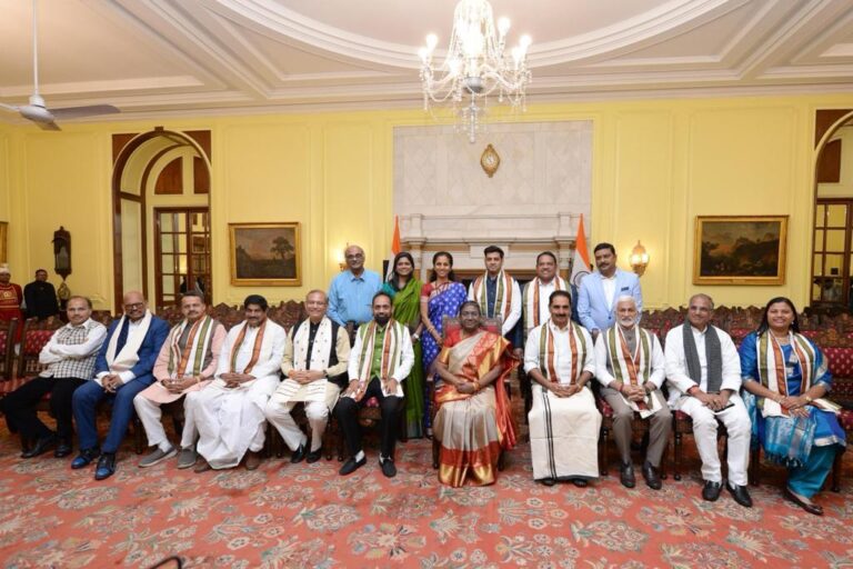संसद रत्न पुरस्कार से सम्मानित होने वाले सांसदों को राष्ट्रपति और उपराष्ट्रपति ने बधाई दी