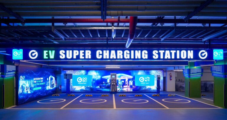 लुलु मॉल में खुला इलेक्ट्रिक व्हीकल चार्जिंग स्टेशन